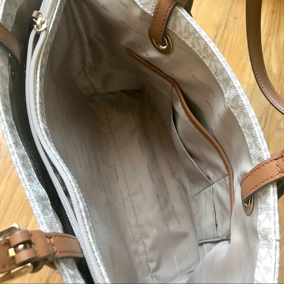 Michael Kors Tote - Picture 4 of 8